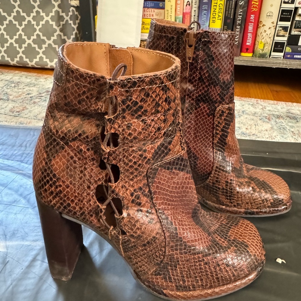 Snakeskin heeled boot